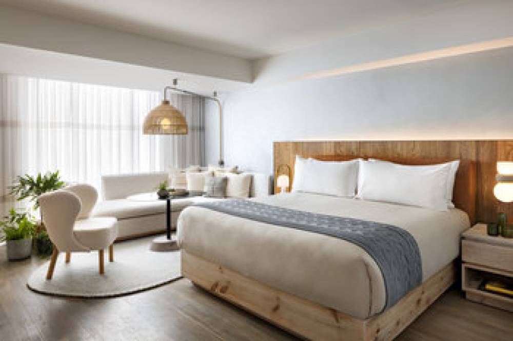 1 HOTEL TORONTO 1