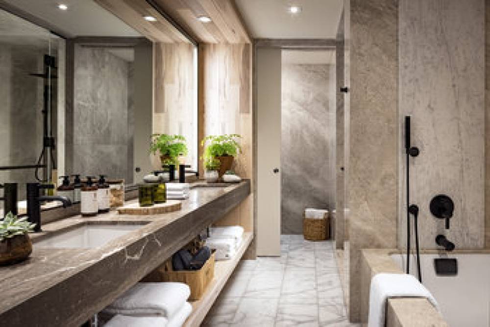 1 HOTEL TORONTO 5