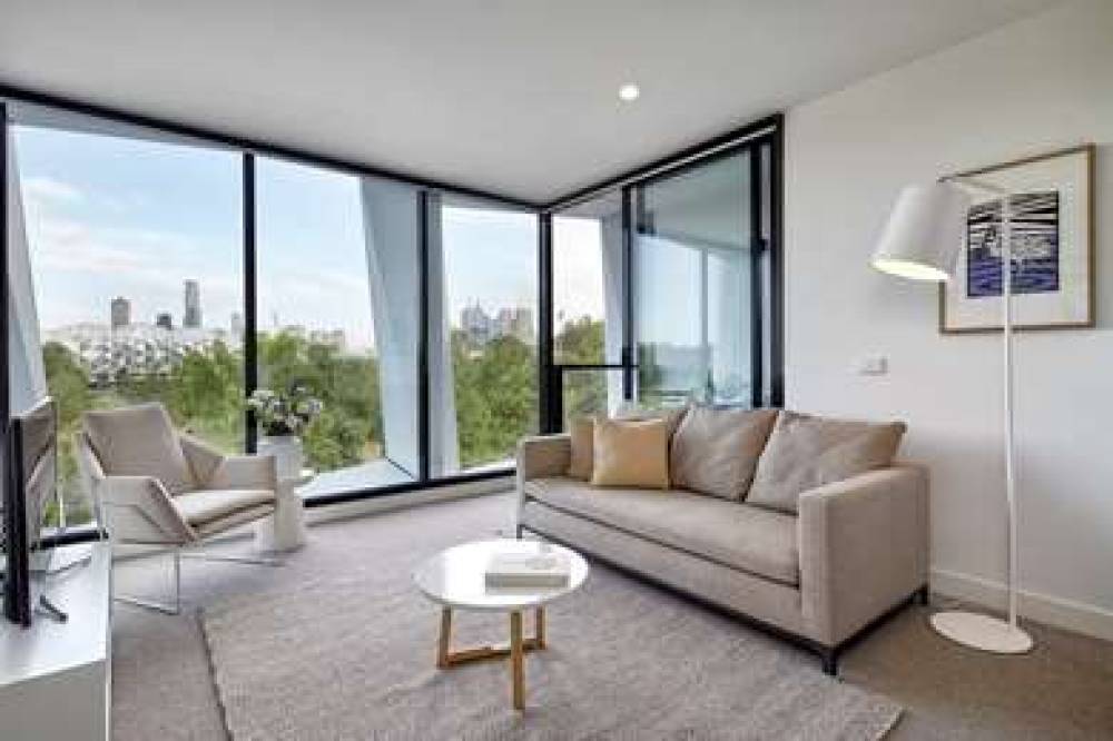 381 CREMORNE 6