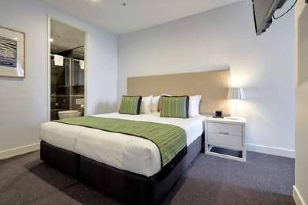 381 CREMORNE 8