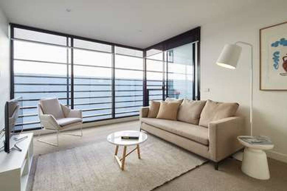 381 CREMORNE 3