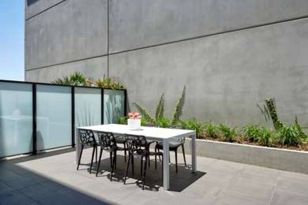 381 CREMORNE 7