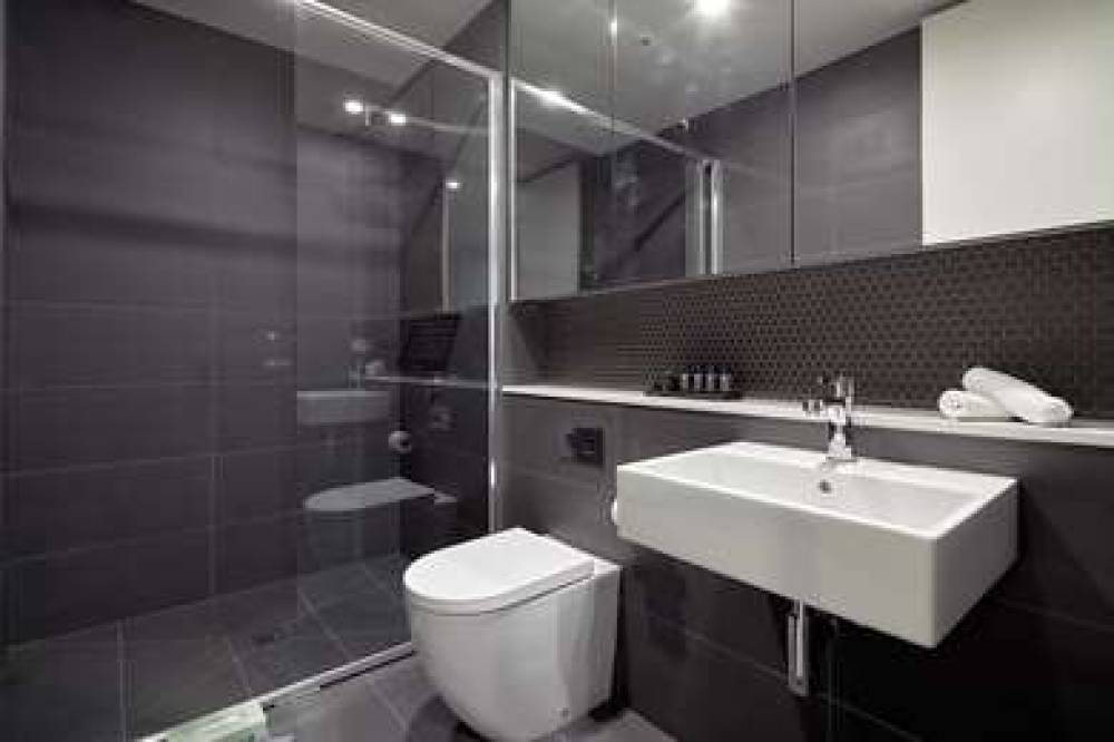 381 CREMORNE 2