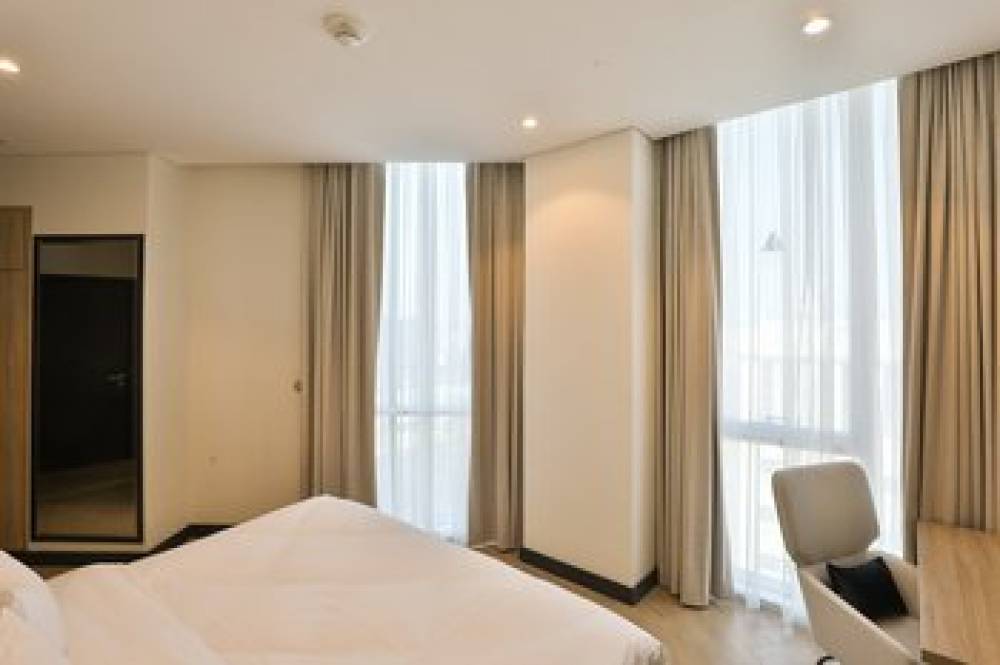 A AND H HOTEL APARTMENTS 10
