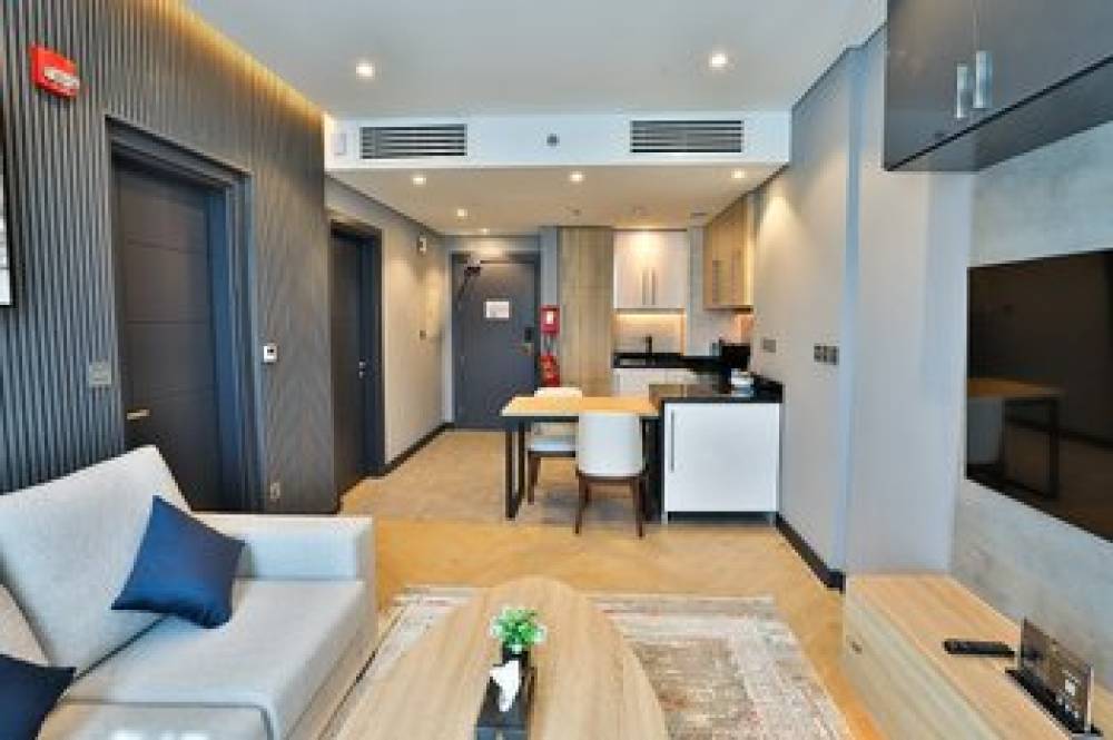 A AND H HOTEL APARTMENTS 4