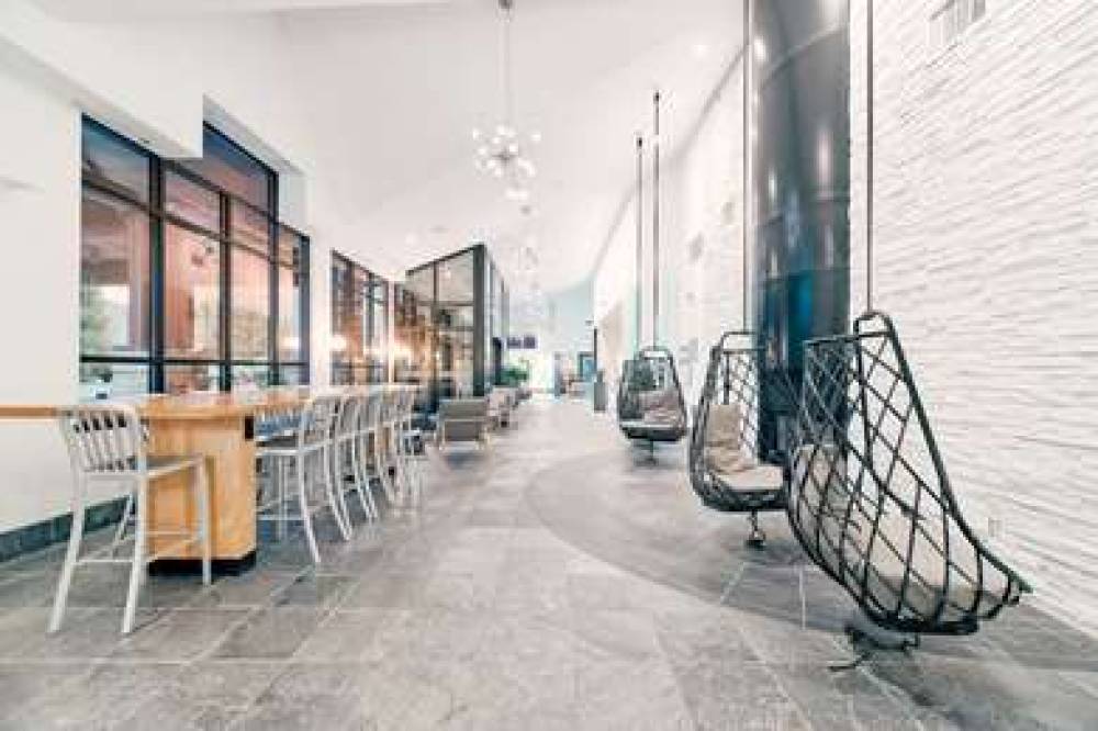 AAVA WHISTLER HOTEL 2