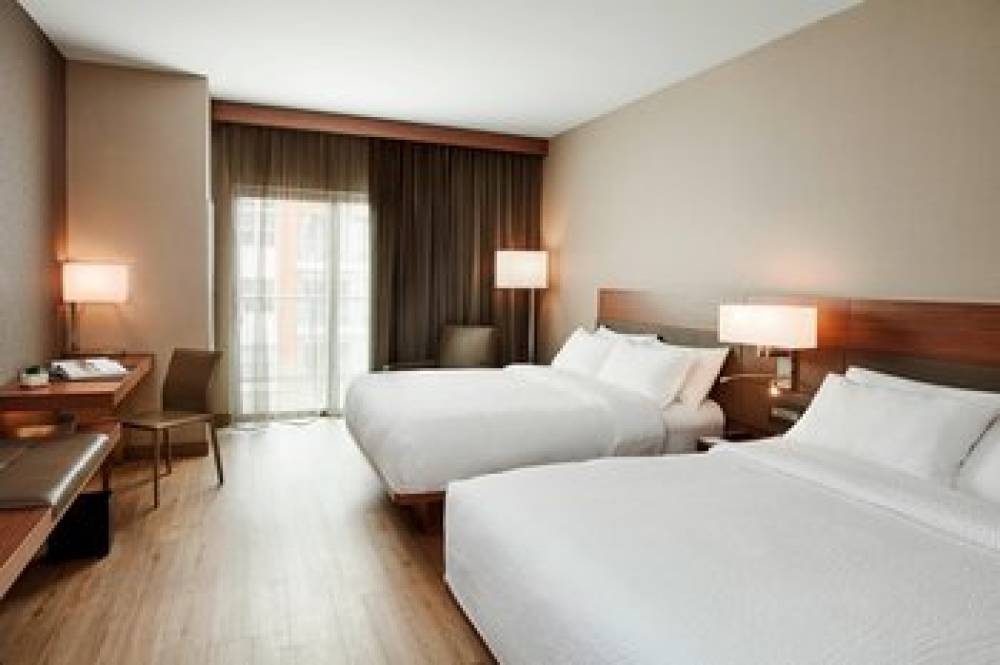 AC Hotel By Marriott Cincinnati At The Banks 6