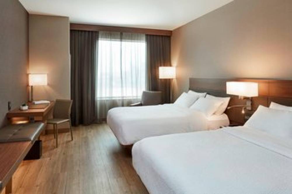 AC Hotel By Marriott Cincinnati At The Banks 8