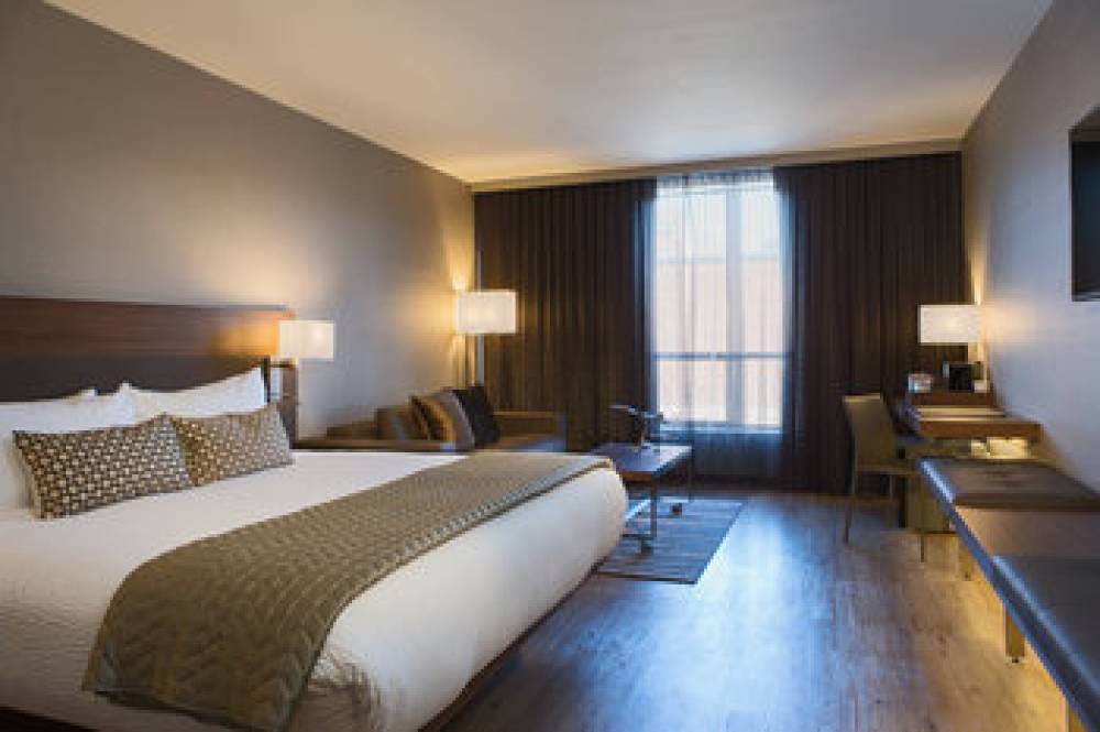 AC Hotel By Marriott Kansas City Plaza 8