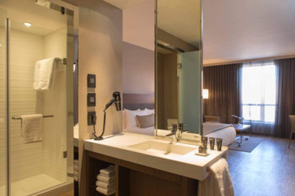 AC Hotel By Marriott Kansas City Plaza 7