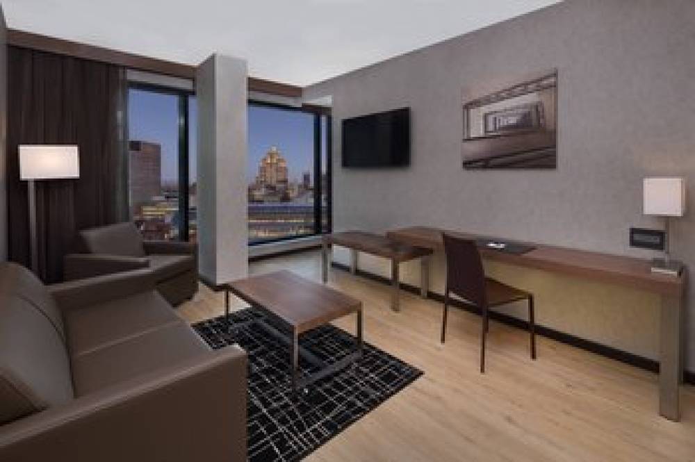 AC Hotel By Marriott Montreal Downtown 10
