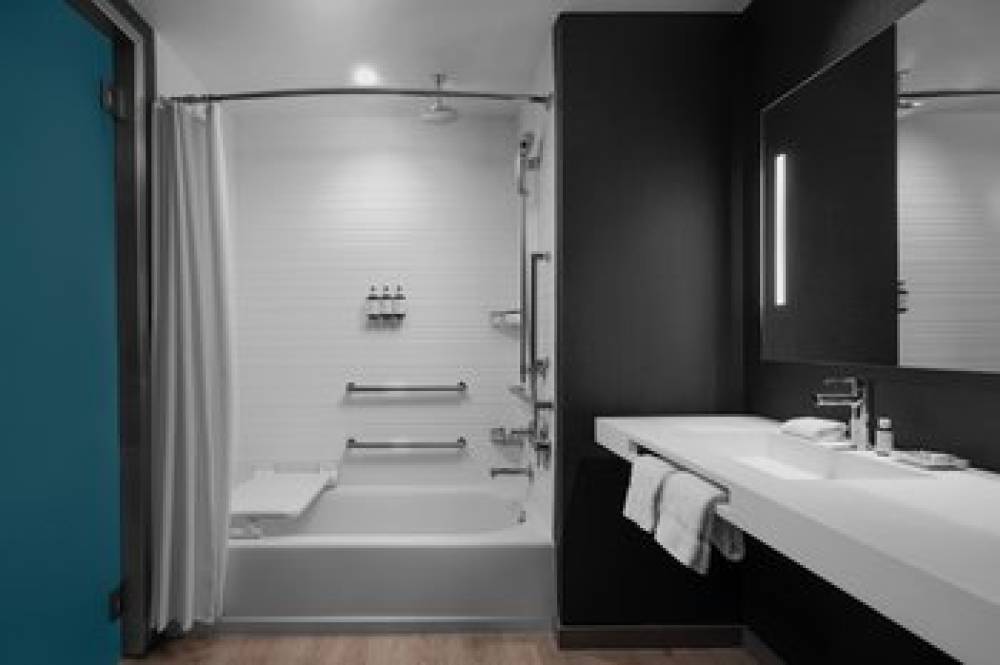 AC Hotel By Marriott Tampa Airport 10