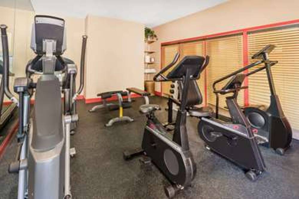 AFFORDABLE SUITES DETROIT WARR 4