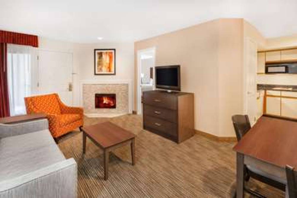AFFORDABLE SUITES DETROIT WARR 8