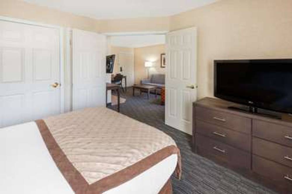 AFFORDABLE SUITES DETROIT WARR 10