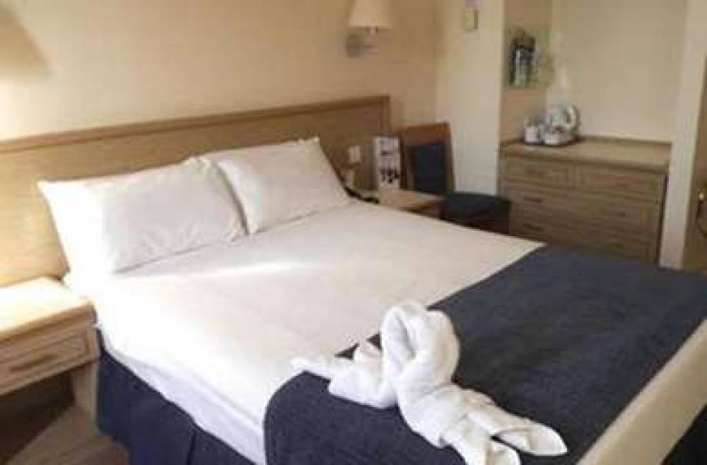 AIRPORT INN GATWICK 2
