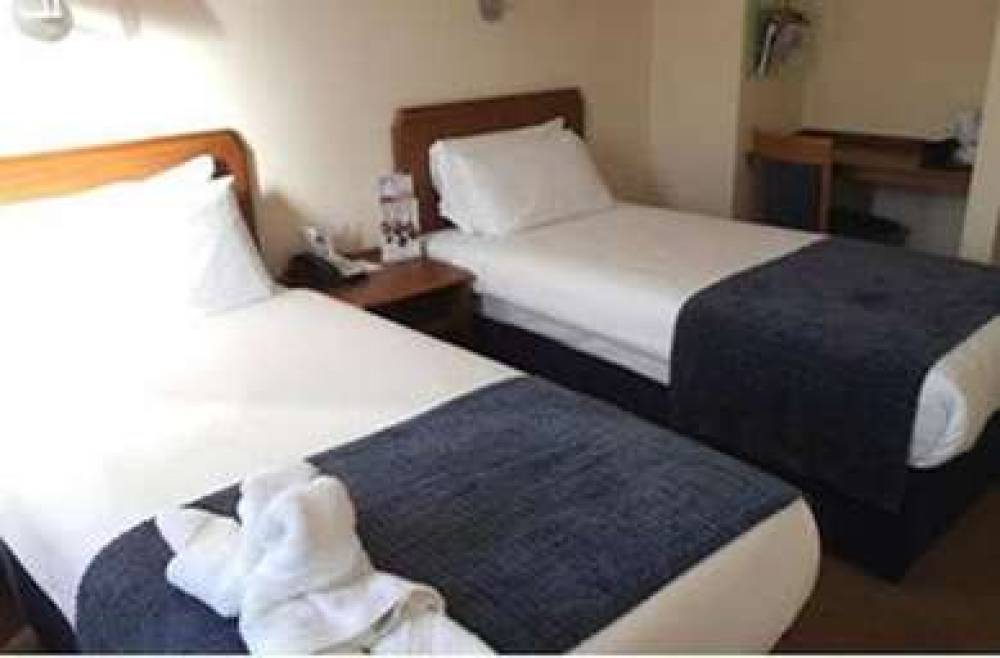 AIRPORT INN GATWICK 5