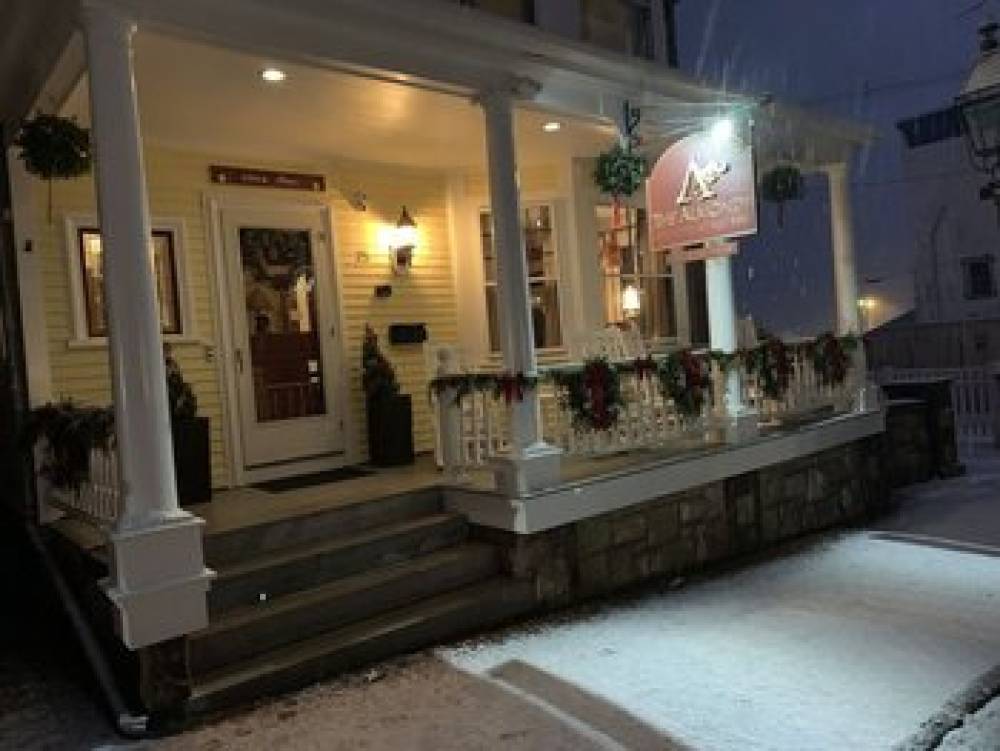 Almondy Inn