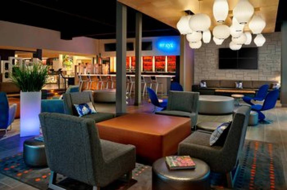 Aloft Calgary University 4