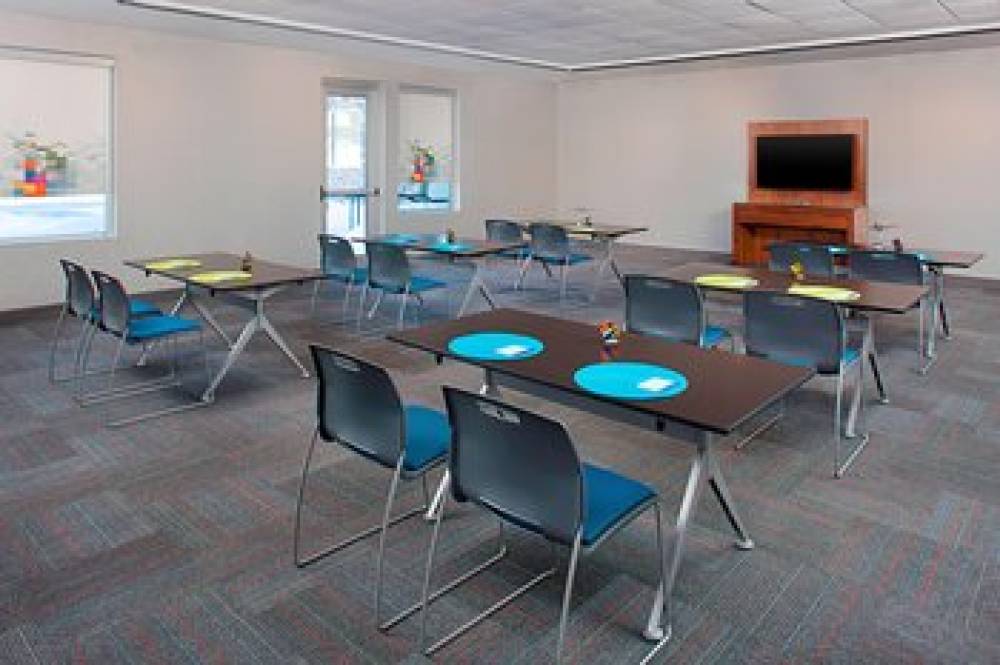 Aloft Cleveland Beachwood 3