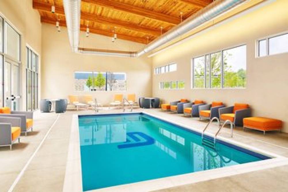 Aloft Cleveland Beachwood 4