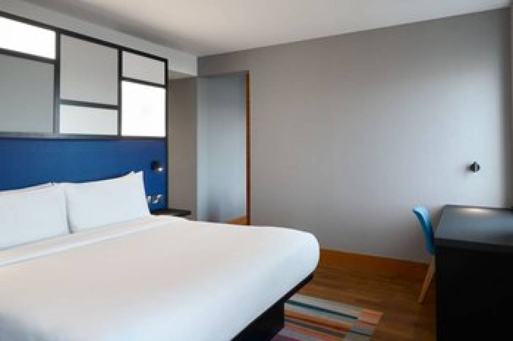 Aloft London Excel 6