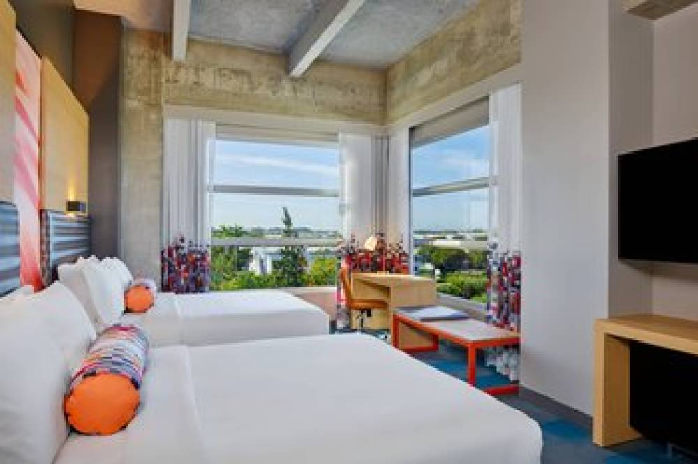 Aloft Miami Airport 9
