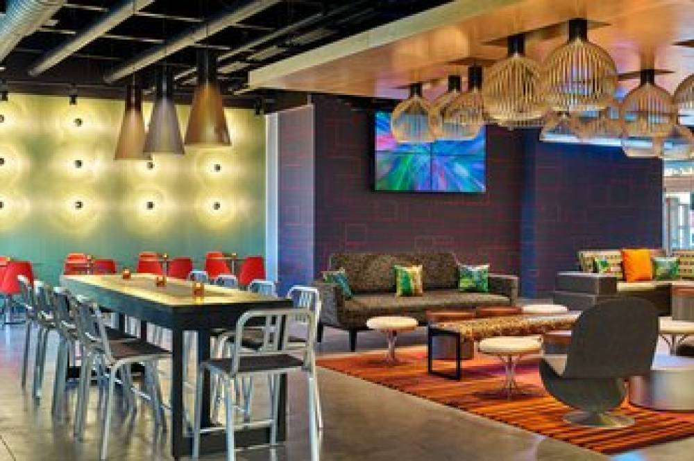 Aloft Miami Airport 7