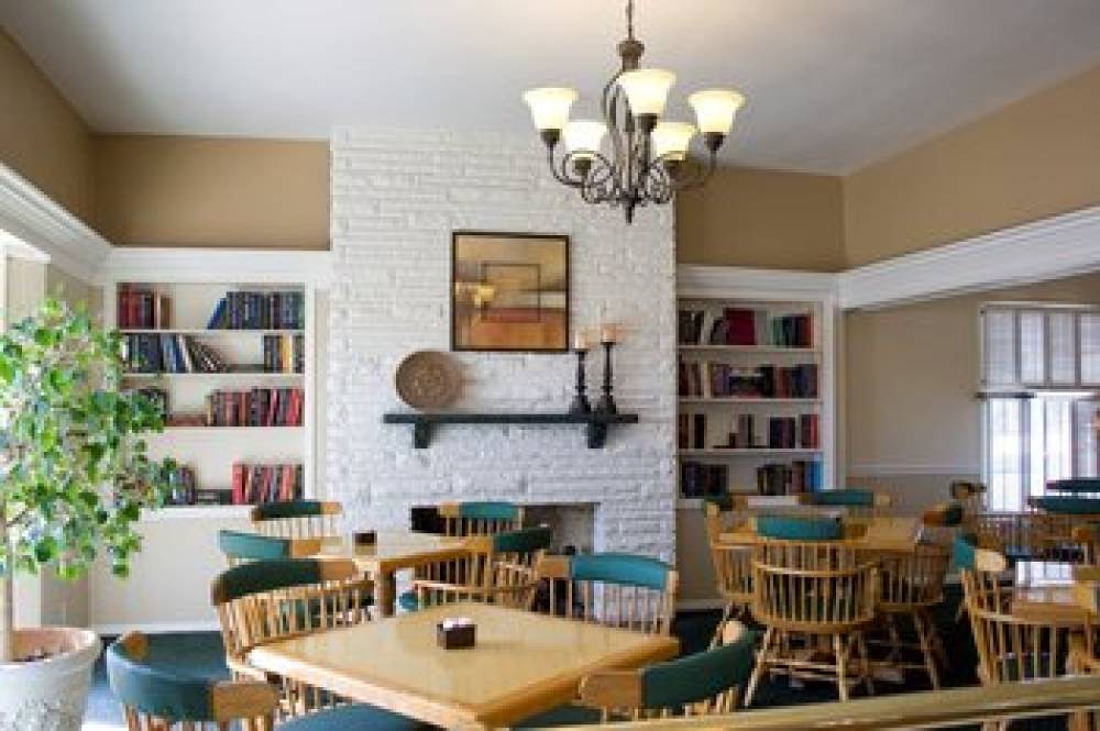 ALPINE INN AND SUITES 6