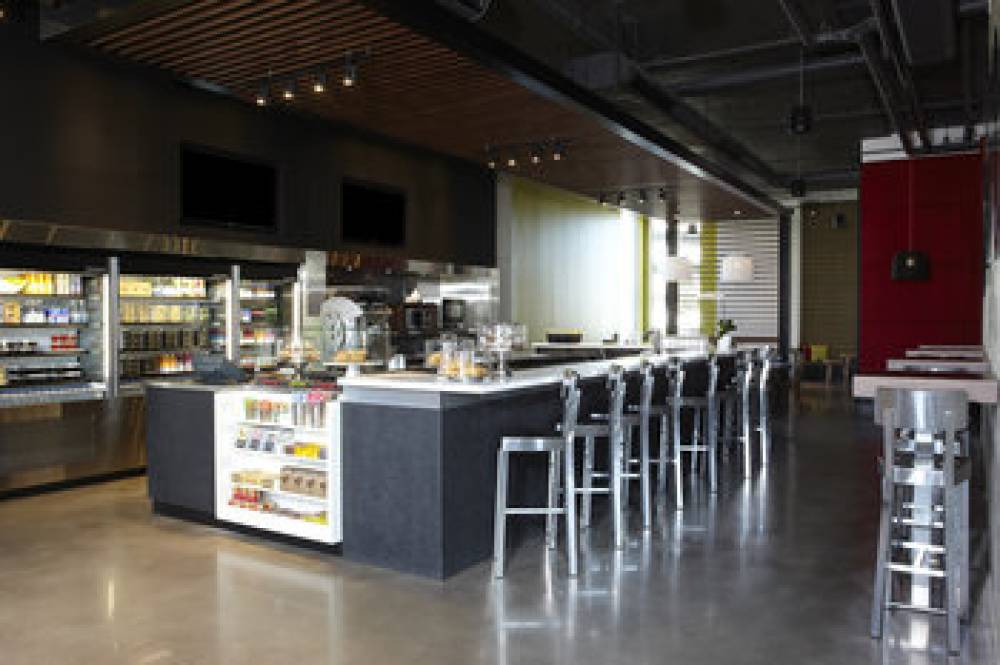 Alt Hotel Toronto Airport 7