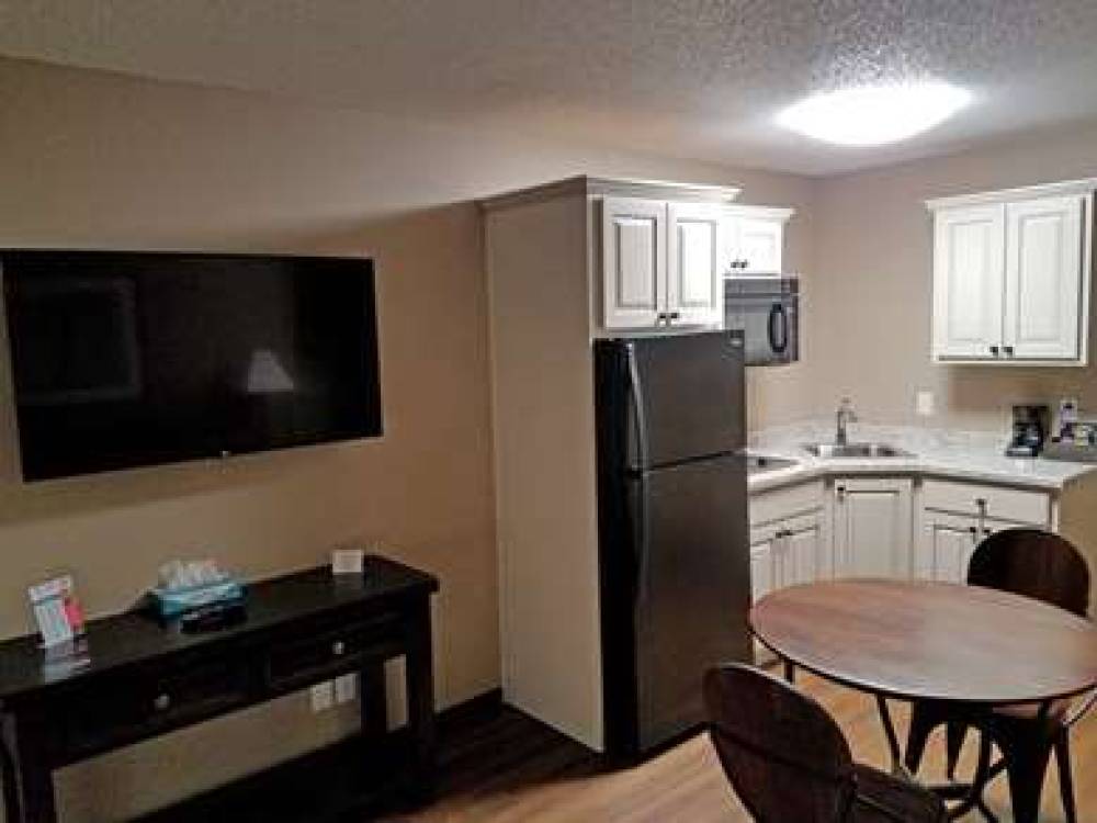 Americas Best Value Inn And Suites Bismarck 8