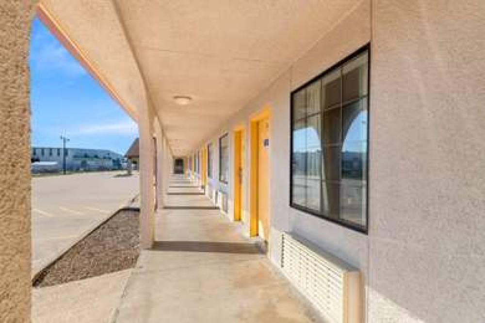 Americas Best Value Inn Bonham 8