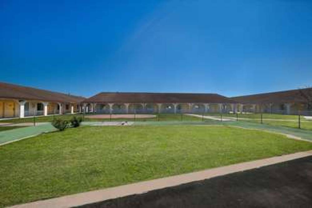 Americas Best Value Inn Bonham 9