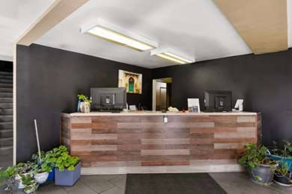 Americas Best Value Inn Lincoln Airport 4