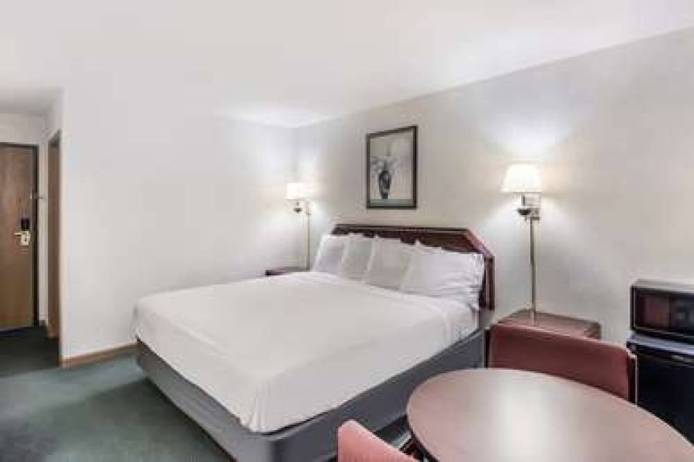 Americas Best Value Inn Wenona 9