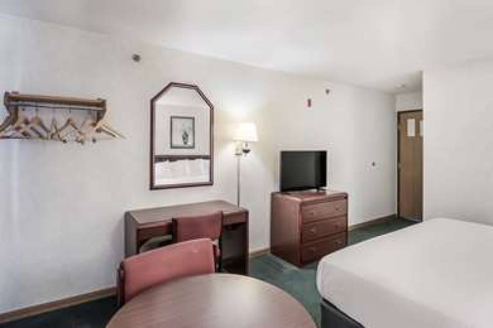 Americas Best Value Inn Wenona 8