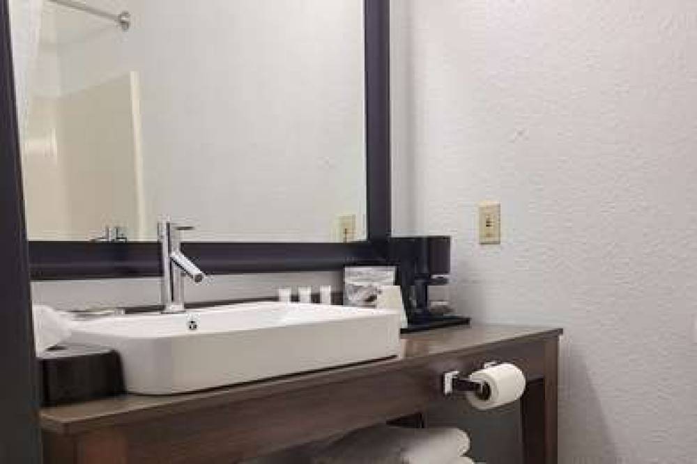 AMERICINN BY WYNDHAM GALESBURG 7