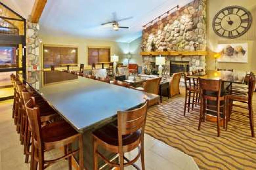 AmericInn By Wyndham Grand Forks 5