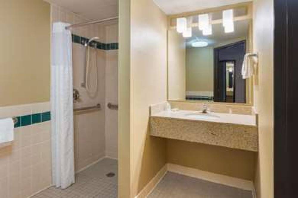 AmericInn By Wyndham Hartford WI 8
