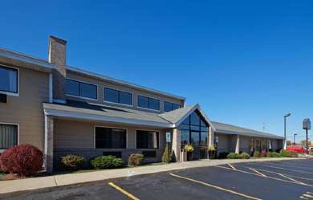 AmericInn By Wyndham Hartford WI 1