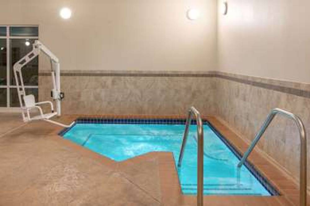 AMERICINN BY WYNDHAM HUMBOLDT 8