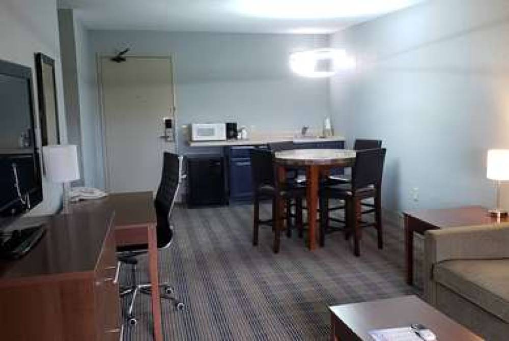 AMERICINN BY WYNDHAM MAUSTON 6