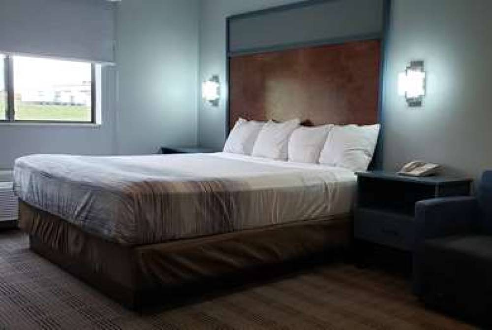 AMERICINN BY WYNDHAM MAUSTON 7