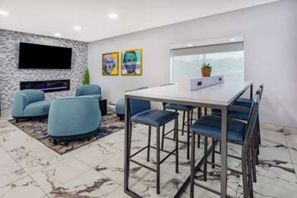 AMERICINN BY WYNDHAM QUINCY 7