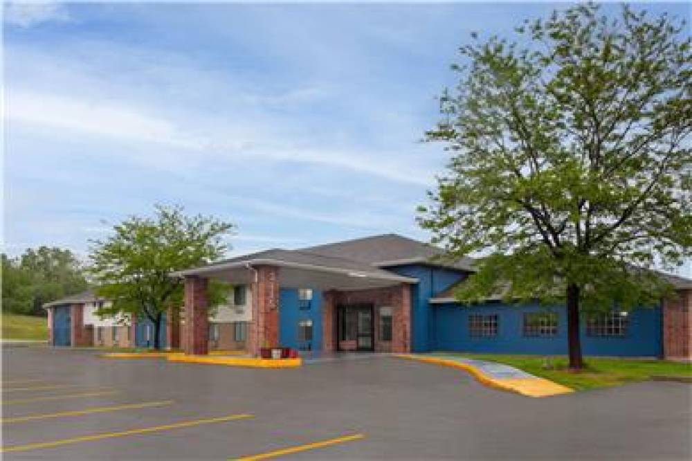 AMERICINN BY WYNDHAM REEDSBURG 2