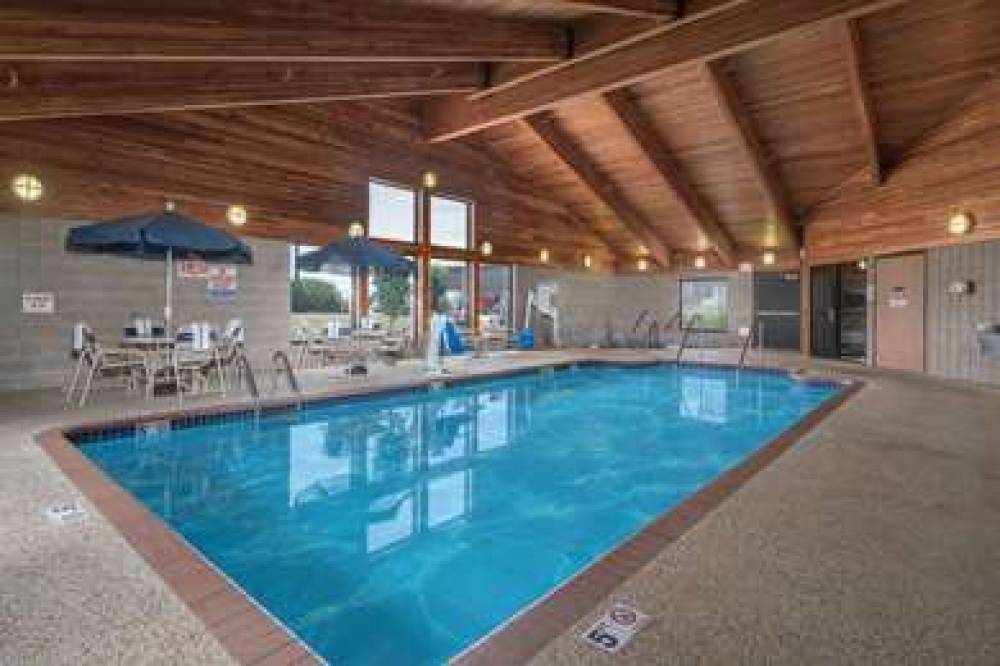 AmericInn Fort Dodge 10