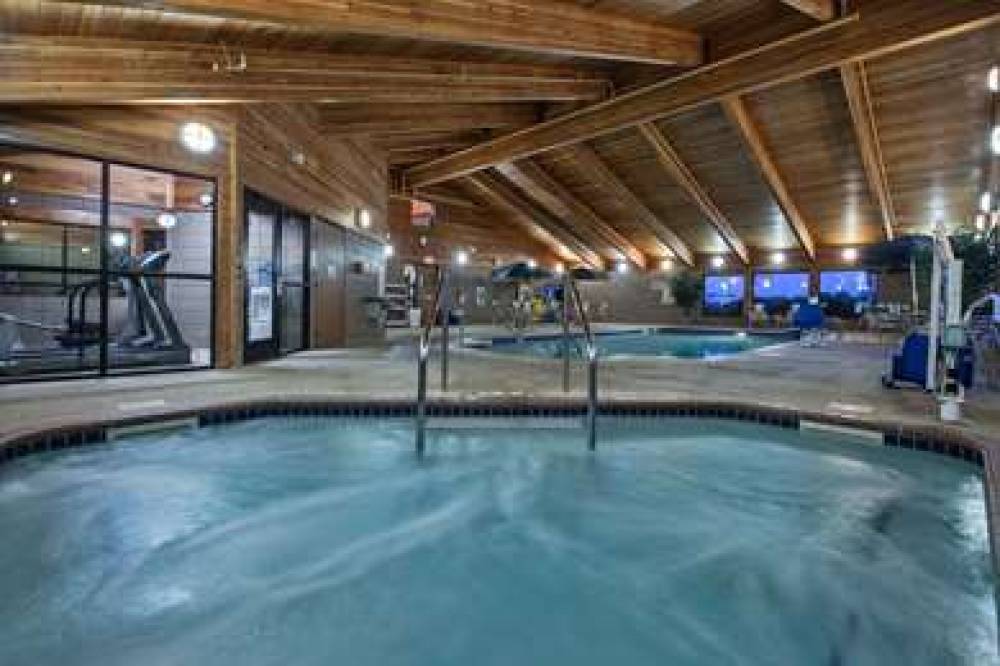 AmericInn Fort Dodge 9