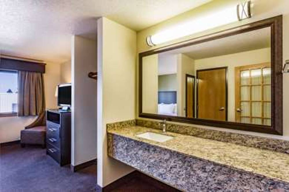 AMERICINN HAMPTON 4