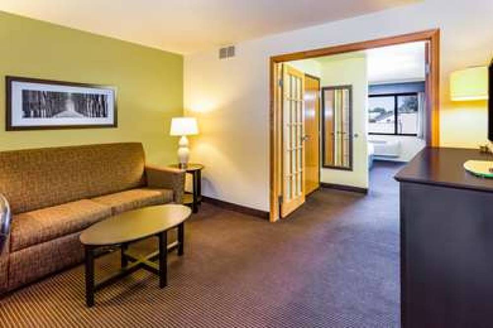 AMERICINN HAMPTON 2
