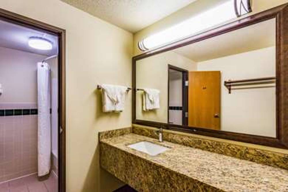 AMERICINN HAMPTON 3